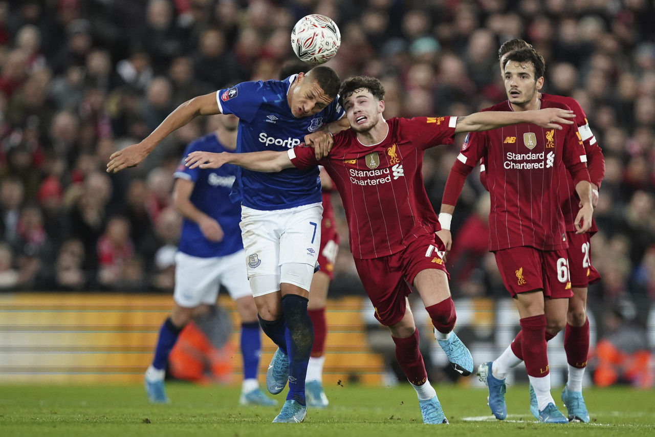 利拉德本赛季两战火箭40中13命中率32%，三分17中4